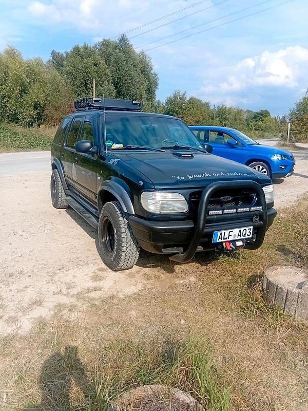 Schwarz Gebraucht 2001 Ford Explorer SUV | 1.865 € (Superpreis) - Bild 1/4