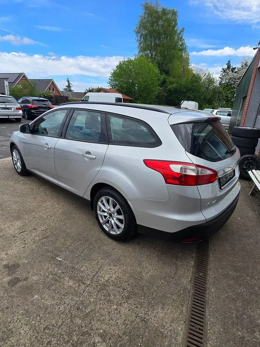 Gebraucht Ford Focus Trend 105 PS (77 kW) 2014 Silber Kombi