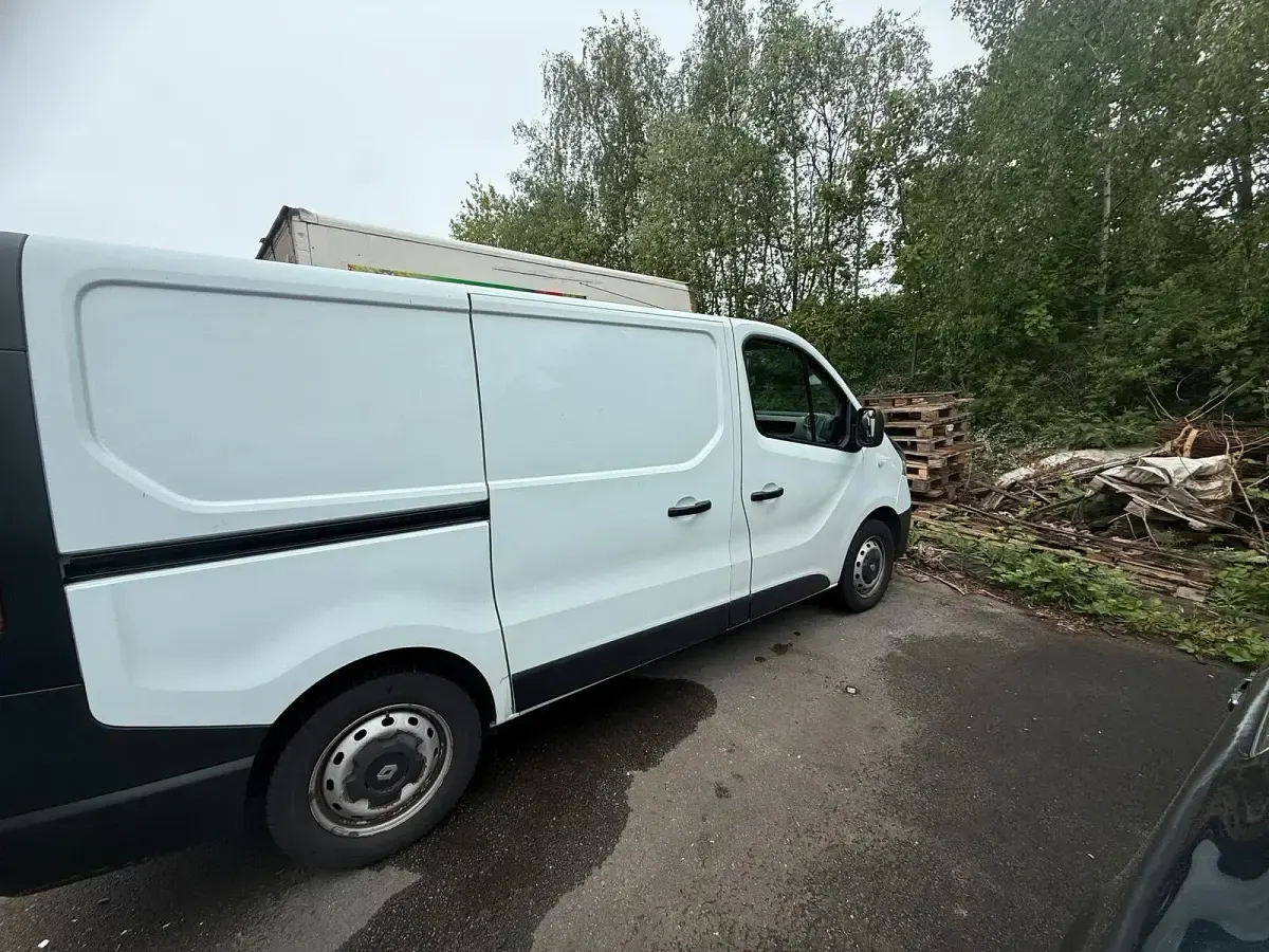 Gebraucht Renault Traffic 105 PS (77 kW) 2018 Weiß Van / Kleinbus