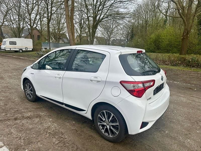 Gebraucht Toyota Yaris 101 PS (74 kW) 2017 Weiß Kleinwagen