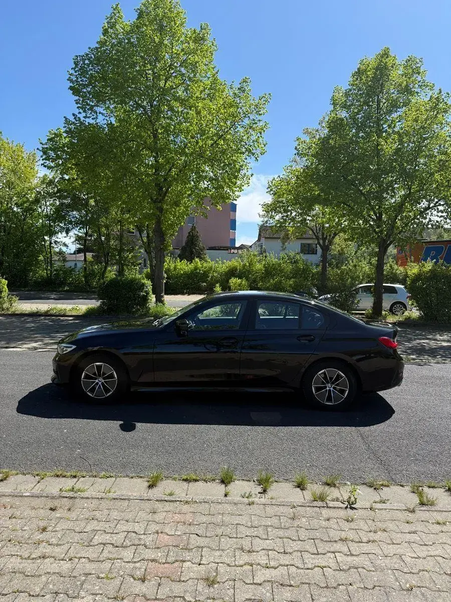 Gebraucht BMW 318 Advantage 156 PS (114 kW) 2020 Schwarz Limousine