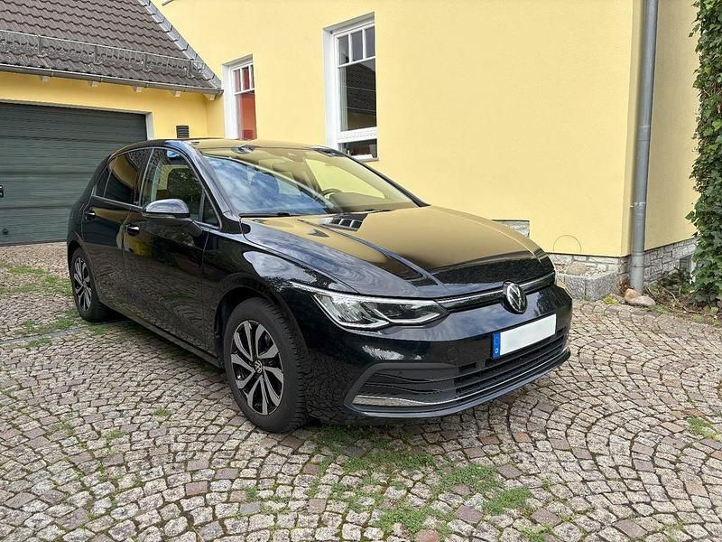 Schwarz Gebraucht 2021 VW Golf VIII Active Limousine | 16.500 € (Fairer Preis) - Bild 1/4