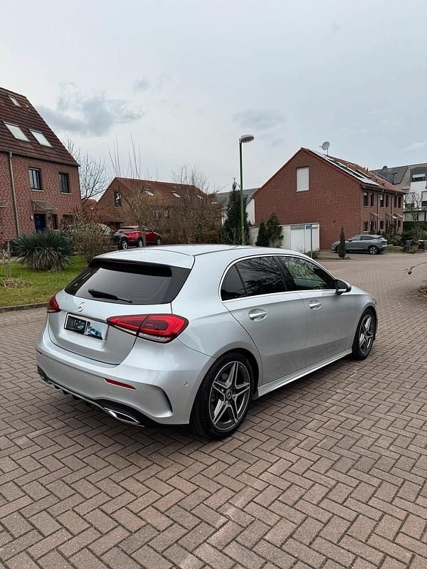 Gebraucht Mercedes A180 AMG line 136 PS (100 kW) 2022 Silber Limousine