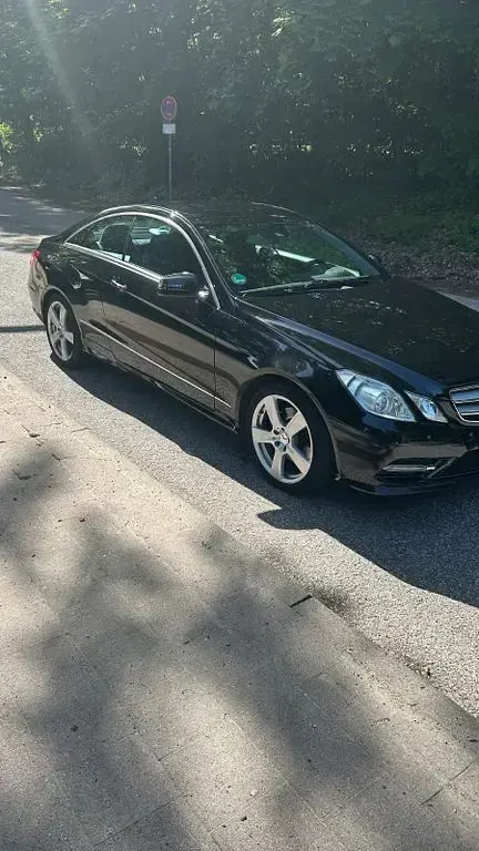Gebraucht Mercedes E250 Avantgarde 204 PS (150 kW) 2012 Schwarz Coupé