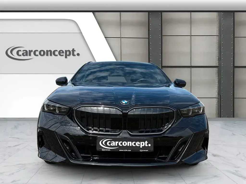 Gebraucht BMW 540 M Sport 303 PS (222 kW) 2025 Schwarz Kombi