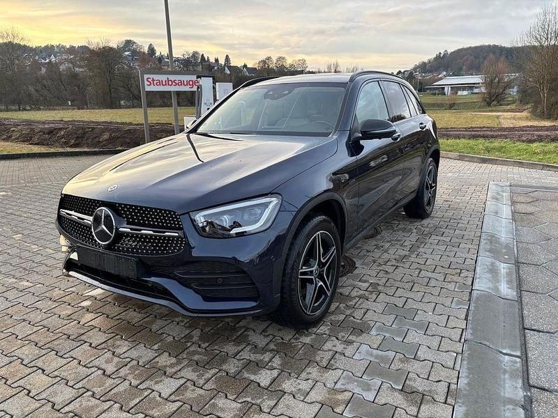 Blau Gebraucht 2020 Mercedes GLC300e AMG SUV | 40.990 € (Etwas zu teuer) - Bild 1/4