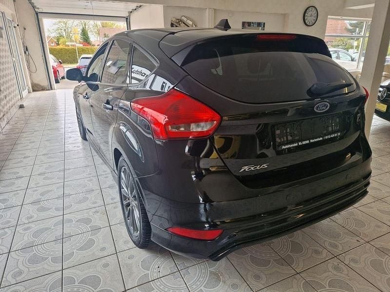 Second-hand Ford Focus ST-Line 120 CP (88 kW) 2017 Negru Berlinǎ