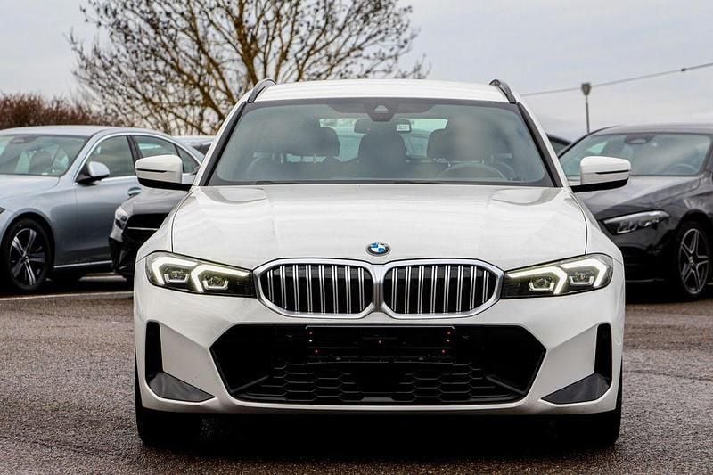 Gebraucht BMW 330 M Sport 245 PS (180 kW) 2024 Mineralweiß metallic Kombi