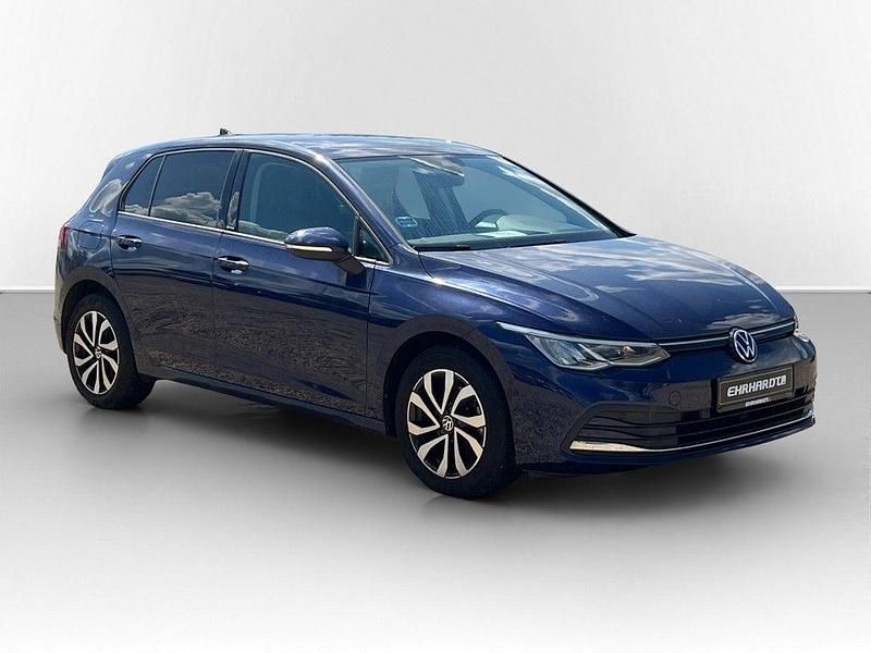 Gebraucht VW Golf VIII Active 131 PS (96 kW) 2022 Blau Limousine