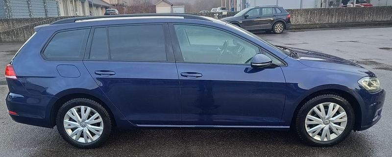 Gebraucht VW Golf VII Comfortline 116 PS (85 kW) 2019 Blau Kombi