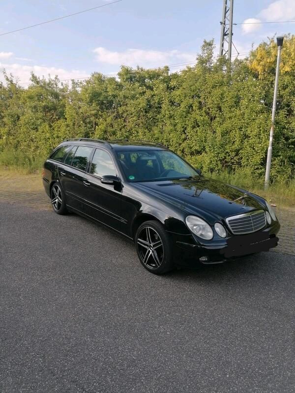 Schwarz Gebraucht 2005 Mercedes 200 Kombi | 3.300 € - Bild 1/4