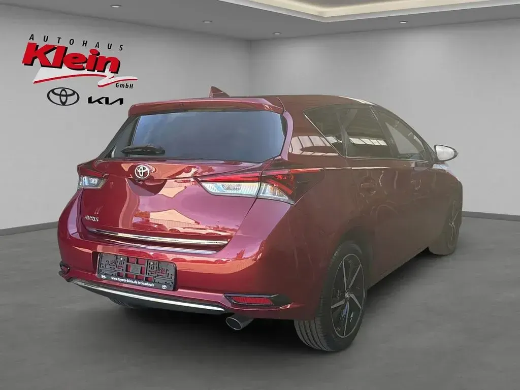 Gebraucht Toyota Auris Basis 116 PS (85 kW) 2017 Tokiorot perleffekt Limousine