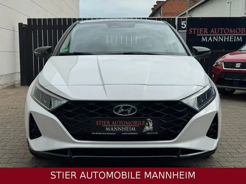 Gebraucht Hyundai i20 Intro Edition 101 PS (74 kW) 2020 Weiß Kleinwagen