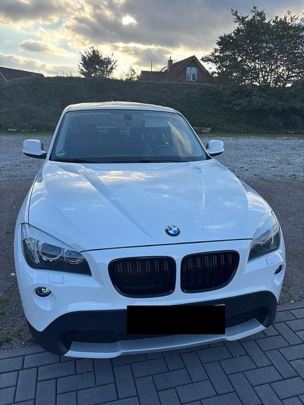 Weiß Gebraucht 2011 BMW X1 SUV | 8.500 € (Guter Preis) - Bild 1/4