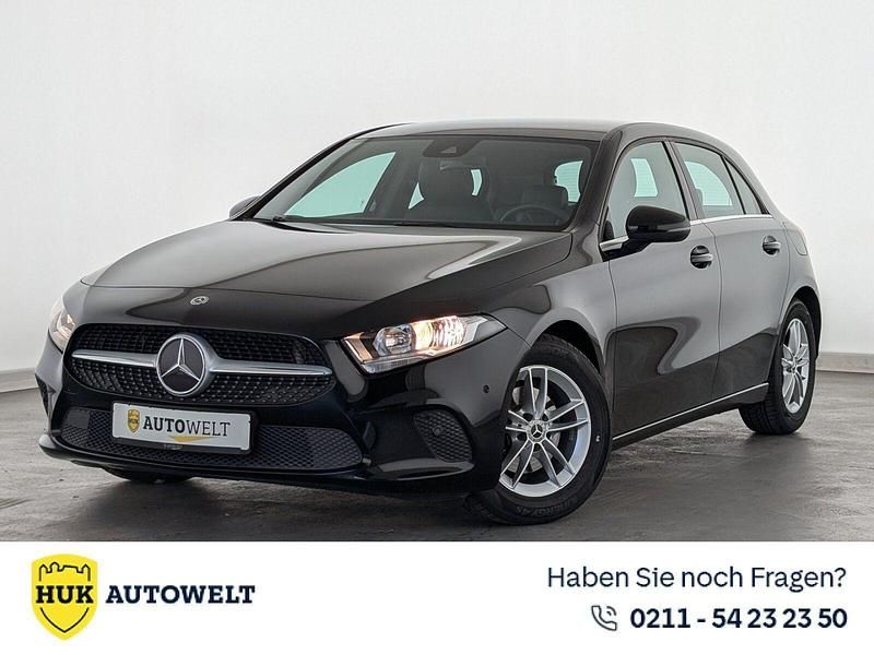 Schwarz Gebraucht 2019 Mercedes A180 Limousine | 17.460 € (Fairer Preis) - Bild 1/3