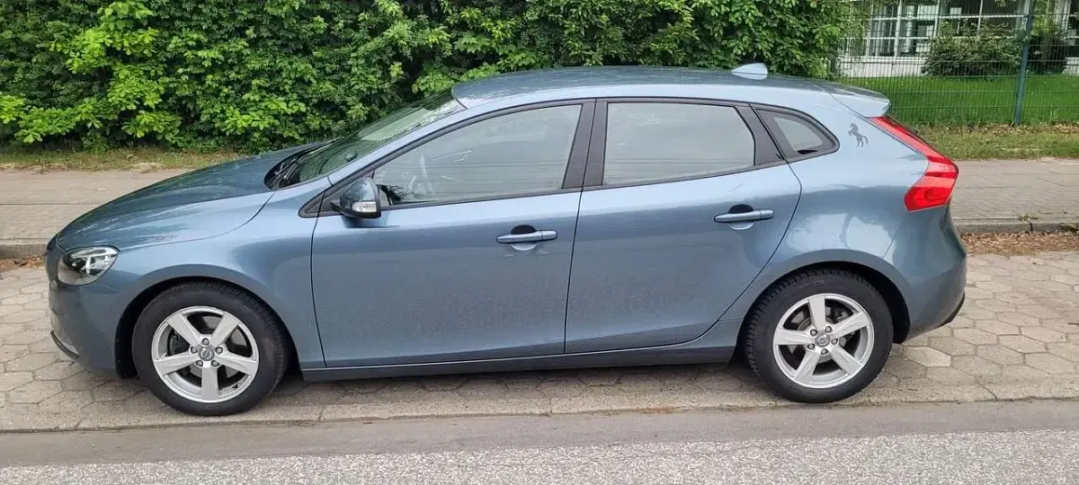 Gebraucht Volvo V40 120 PS (88 kW) 2014 Blau Limousine