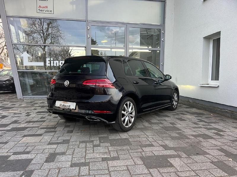Gebraucht VW Golf VII Highline 150 PS (110 kW) 2018 Deep black perleffekt Limousine