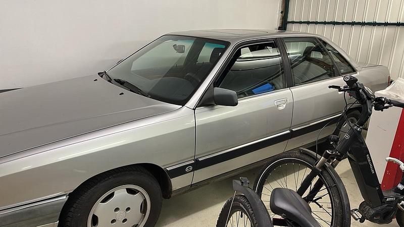 Silber Gebraucht 1990 Audi 100 Comfort Limousine | 9.500 € - Bild 1/4