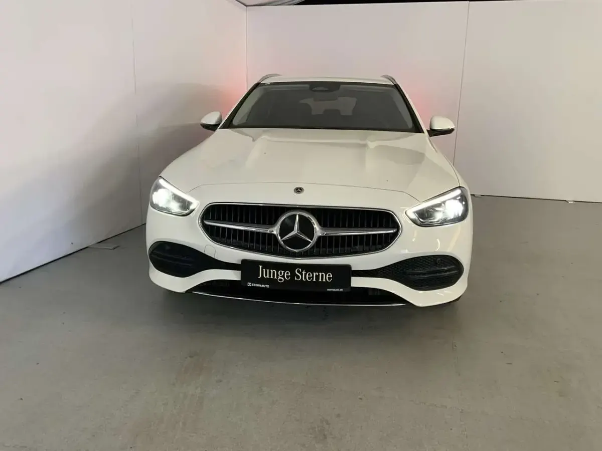 Gebraucht Mercedes C300e 313 PS (230 kW) 2023 Unilack polarweiß Kombi