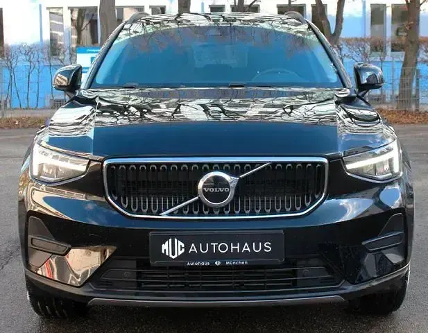 Gebraucht Volvo XC40 129 PS (94 kW) 2023 Schwarz SUV