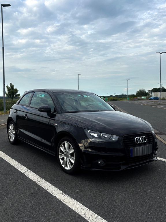 Schwarz Gebraucht 2013 Audi A1 S-Line Kleinwagen | 9.100 € (Guter Preis) - Bild 1/2