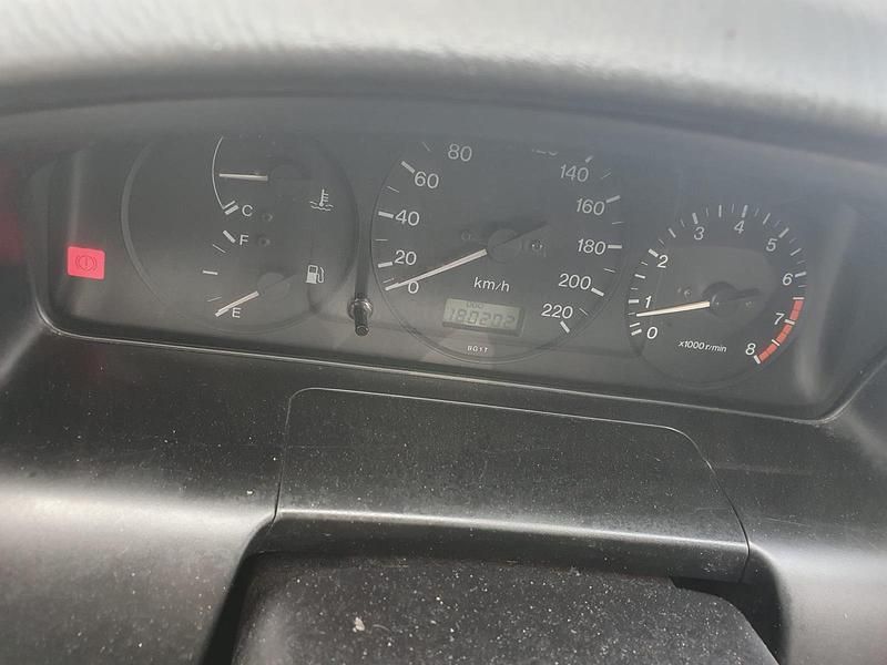 Usado Mazda 323F 75 HP (55 kW) 2000 Azul Citadino