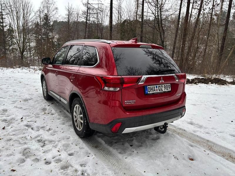 Gebraucht Mitsubishi Outlander Plus 150 PS (110 kW) 2017 Rot SUV