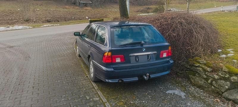 Gebraucht BMW 525 163 PS (119 kW) 2002 Blau Kombi