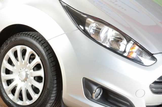 Gebraucht Ford Fiesta Trend 101 PS (74 kW) 2014 Silber metallic Kleinwagen