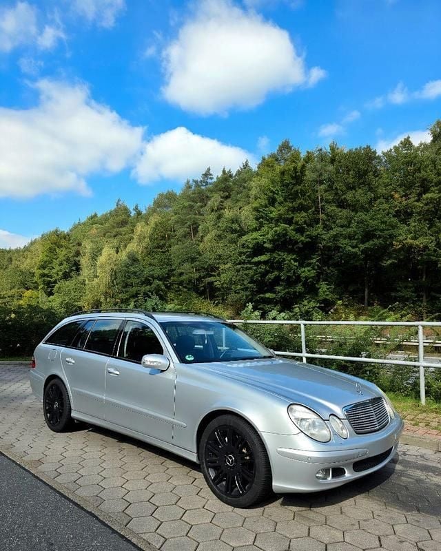Grau Gebraucht 2005 Mercedes E200 Sport Kombi | 4.350 € (Fairer Preis) - Bild 1/4