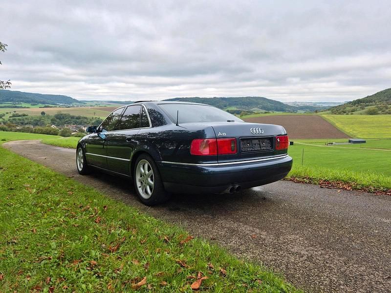 Second-hand Audi A8 280 CP (205 kW) 2001 Albastru Berlinǎ