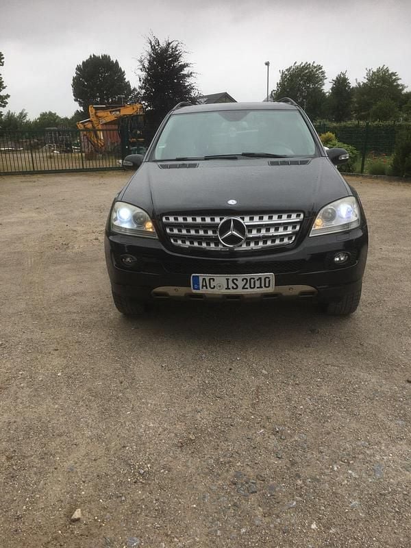 Gebraucht Mercedes ML320 224 PS (164 kW) 2008 Schwarz SUV
