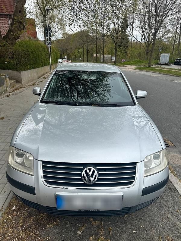Usata VW Passat 102 CV (75 kW) 2003 Grigio Berlina