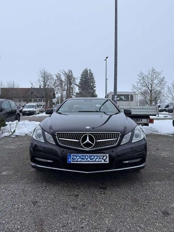 Schwarz Gebraucht 2011 Mercedes E250 Coupé | 14.700 € (Teuer) - Bild 1/4
