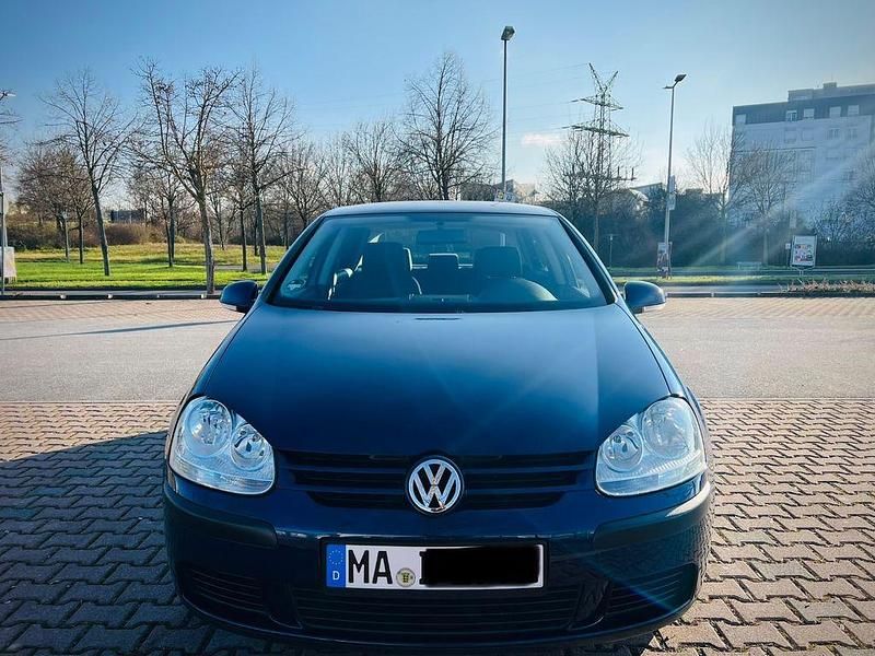 Blau Gebraucht 2005 VW Golf Comfortline Limousine | 2.950 € (Fairer Preis) - Bild 1/4