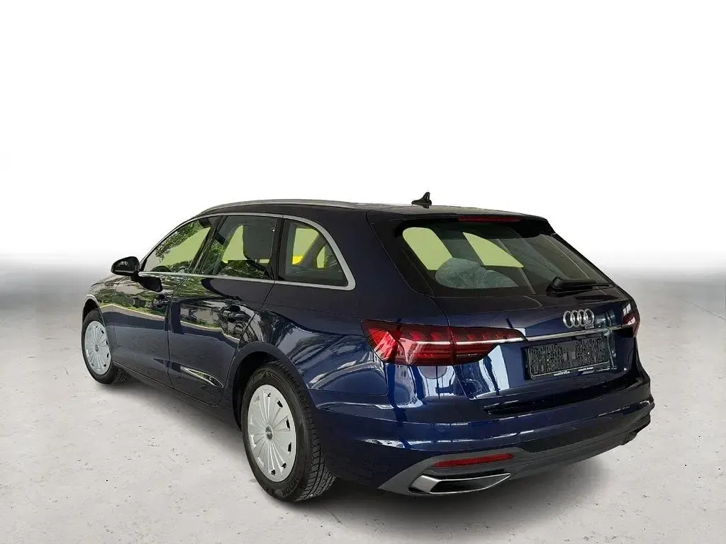 Gebraucht Audi A4 Basis 163 PS (119 kW) 2024 Navarrablau metallic Kombi