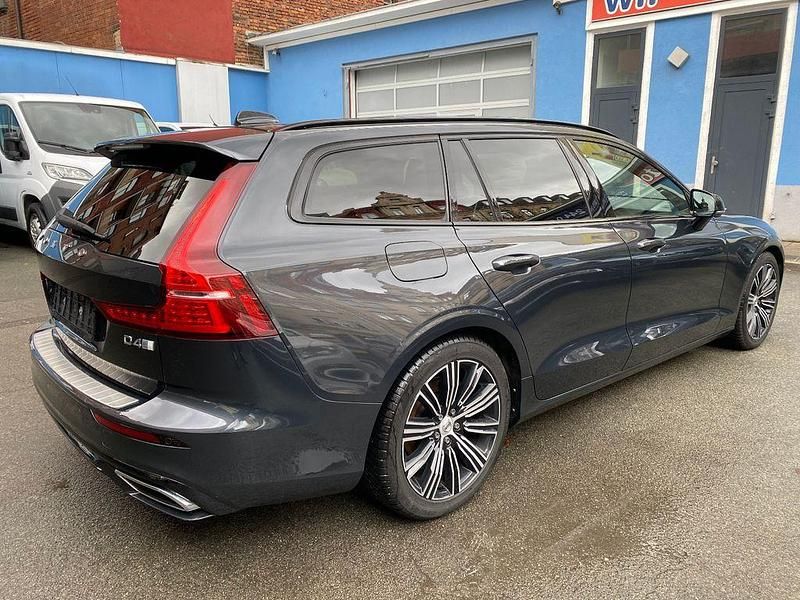 Gebraucht Volvo V60 R-Design 200 PS (147 kW) 2020 Grau Kombi