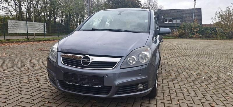 Moonlandgrau m2 Gebraucht 2005 Opel Zafira Edition Van / Kleinbus | 3.800 € (Etwas zu teuer) - Bild 1/4