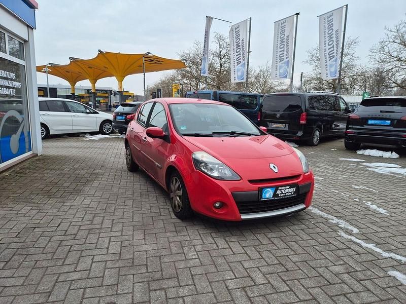 Gebraucht Renault Clio III Dynamique 75 PS (55 kW) 2010 Rot Limousine