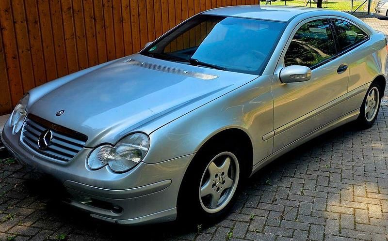 Silber Gebraucht 2002 Mercedes 220 Coupé | 2.800 € (Fairer Preis) - Bild 1/4