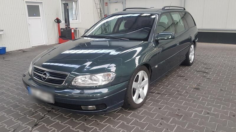 Grün Gebraucht 2001 Opel Omega Kombi | 600 € (Guter Preis) - Bild 1/4