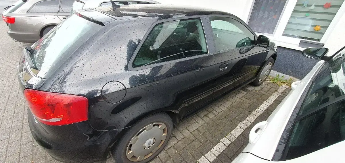 Second-hand Audi A3 Attraction 102 CP (75 kW) 2010 Negru Hatchback