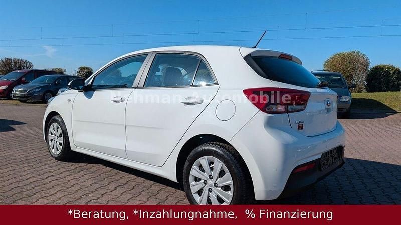 Gebraucht Kia Rio Attract 84 PS (61 kW) 2019 Weiß Limousine