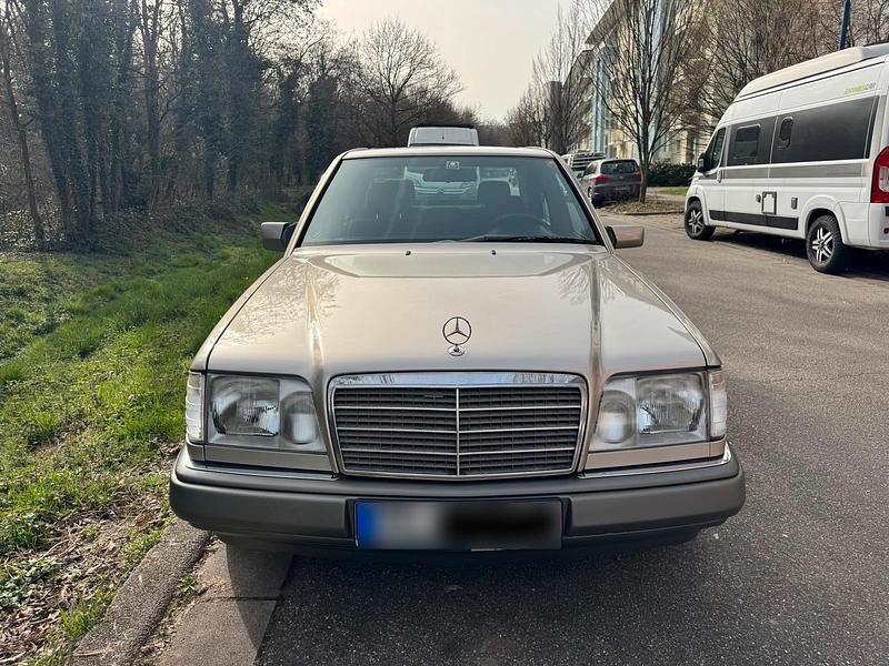 Second-hand Mercedes E250 113 CP (83 kW) 1994 Gri Berlinǎ