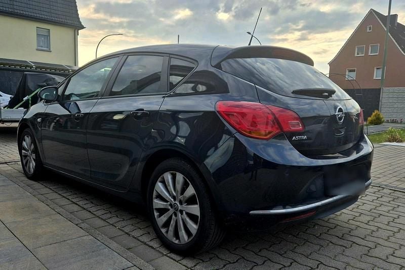 Gebraucht Opel Astra 120 PS (88 kW) 2014 Schwarz Kleinwagen