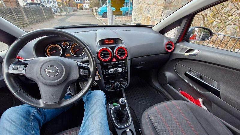 Gebraucht Opel Corsa Sport 101 PS (74 kW) 2010 Rot Limousine