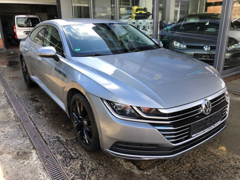 Silber Gebraucht 2017 VW Arteon R-line Limousine | 16.400 € (Fairer Preis) - Bild 1/4