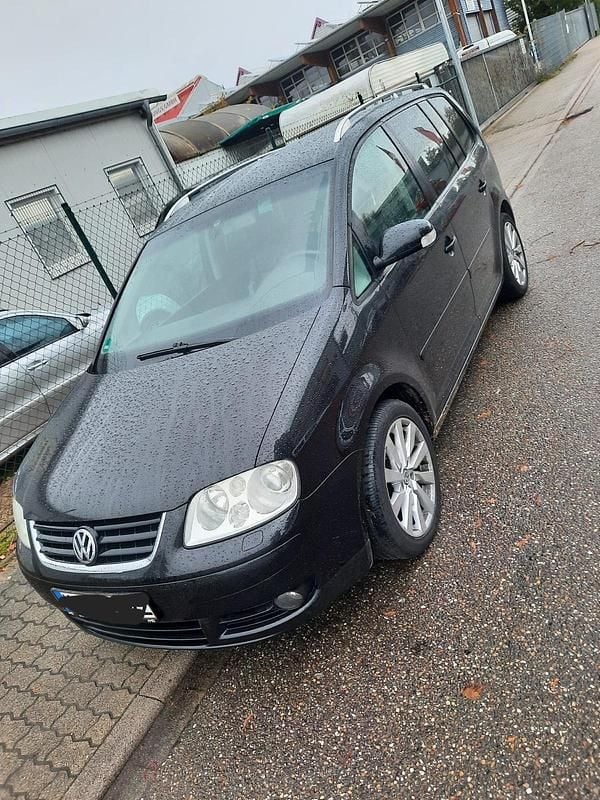 Schwarz Gebraucht 2004 VW Touran Van / Kleinbus | 2.800 € (Etwas zu teuer) - Bild 1/4
