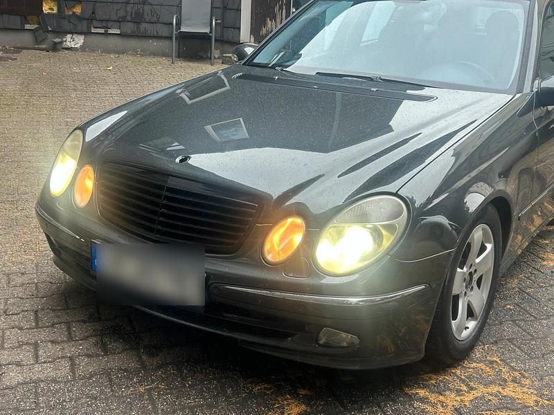 Grau Gebraucht 2004 Mercedes E270 Kombi | 1.999 € (Guter Preis) - Bild 1/4
