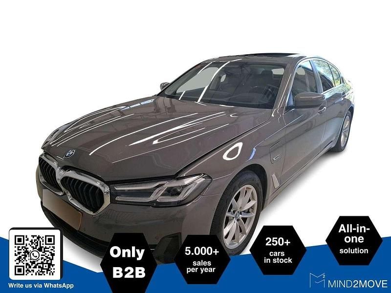 Grau Gebraucht 2021 BMW 545e Limousine | 33.744 € (Guter Preis) - Bild 1/3